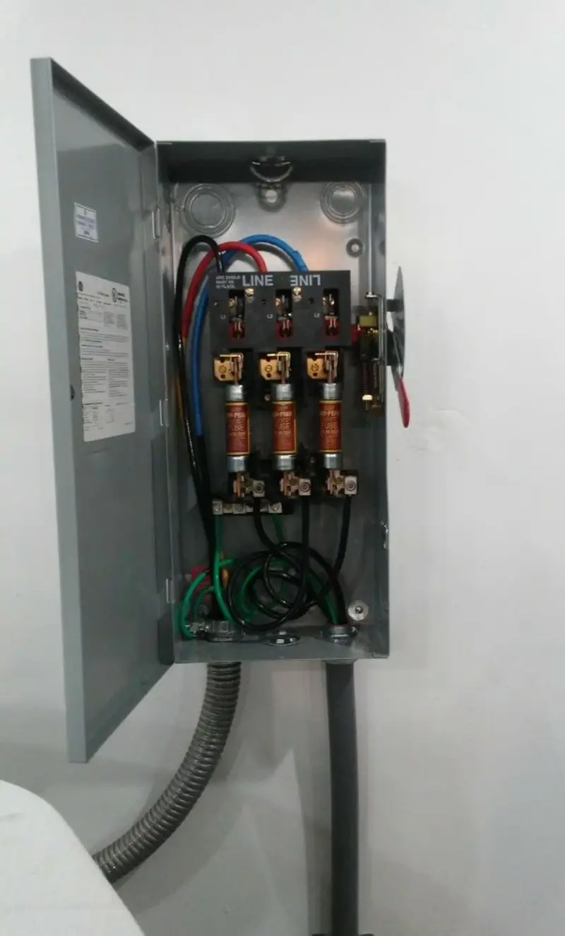 Three-phase disconnect switch installed for Electrical Wiring & Rewiring in Fort Oglethorpe